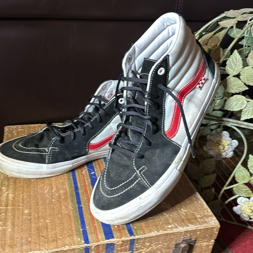 Vans Skater Hi-Top Tennis Shoes Black White w/ Red Stripe 12 Men’s